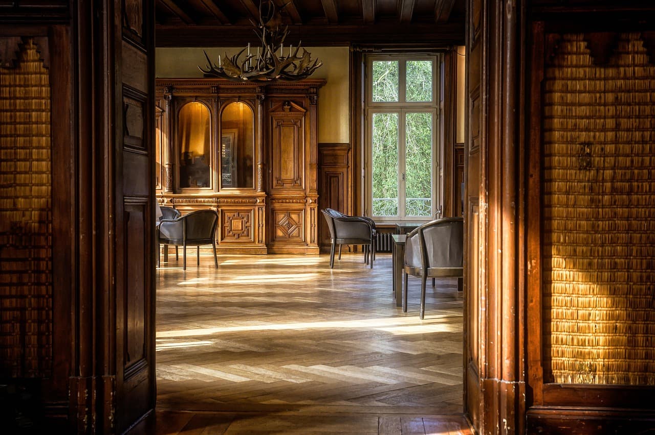 Comment faire des décorations de fantômes élégantes et effrayantes